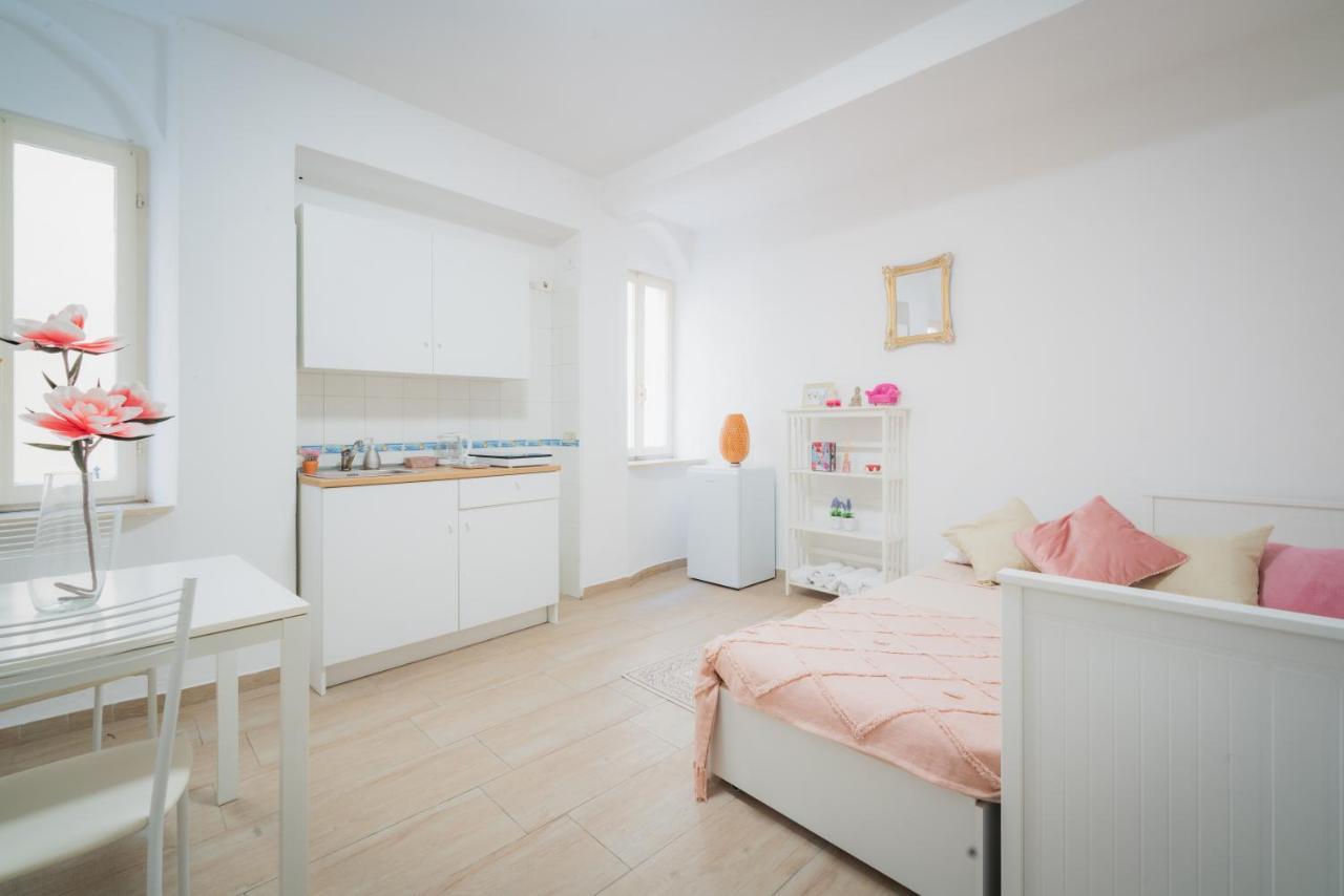 Suite "Castello" Del Garda - Apt Per Coppie Garda Desenzano del Garda Bagian luar foto